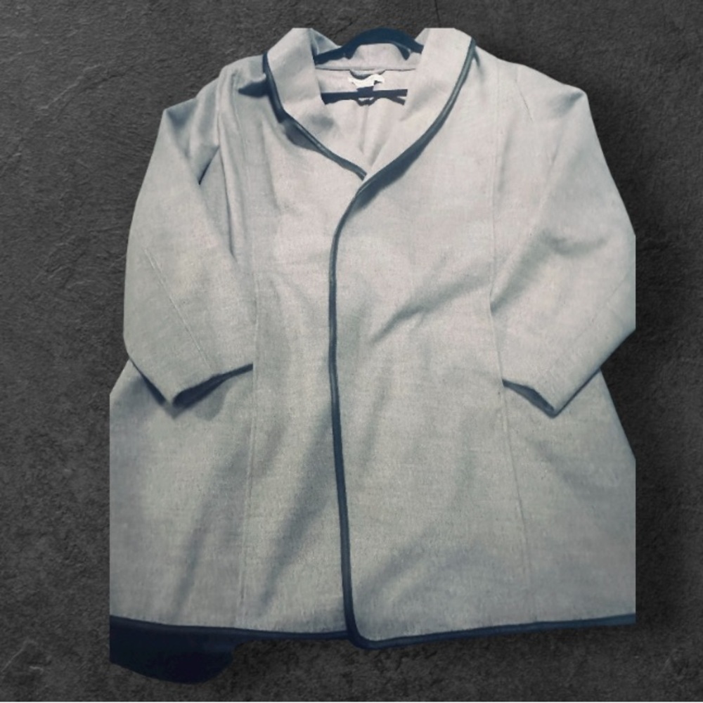 In Every Story 2X Gray Transitions Wrap Coat with Self Tie Belt Black Trim🆕 - Picture 8 of 16